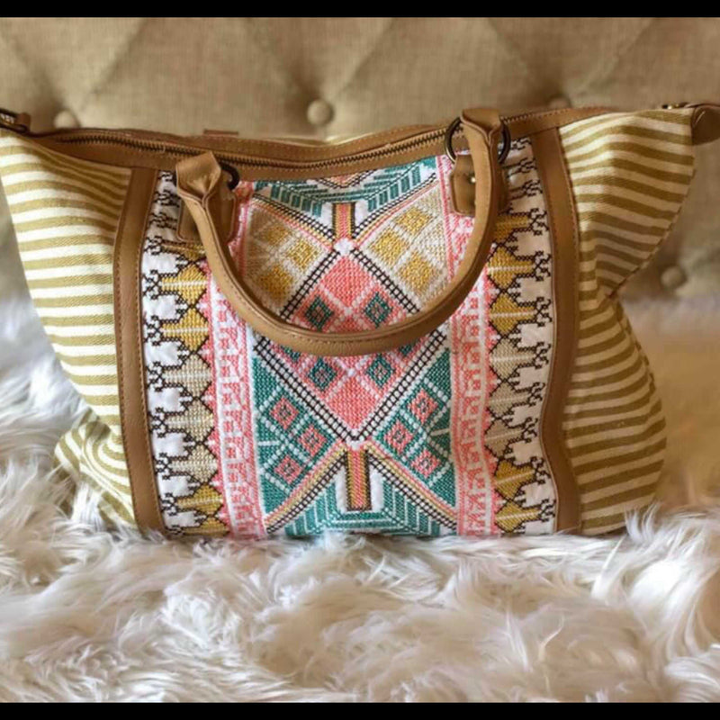 Aztec Embroidered Purse - TheBrownEyedGirl Boutique